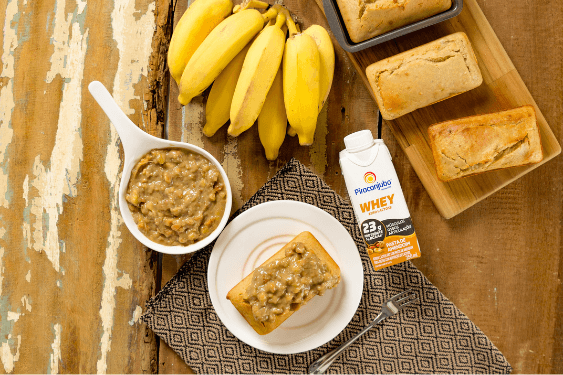 Aprenda agora mesmo a preparar um bolo delicioso, funcional e saudável de banana com Piracanjuba Whey!