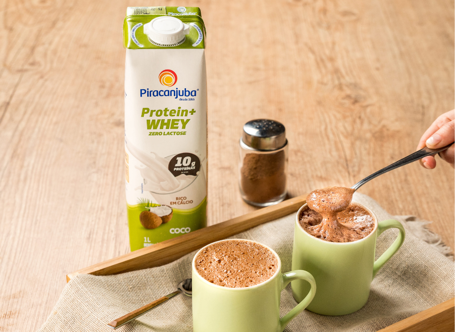 Receita proteica que aquece toda a família? Nós temos! Fácil, saborosa e nutritiva, é a Bebida quente proteica, feita com Protein + Whey Sabor Coco. Experimente!